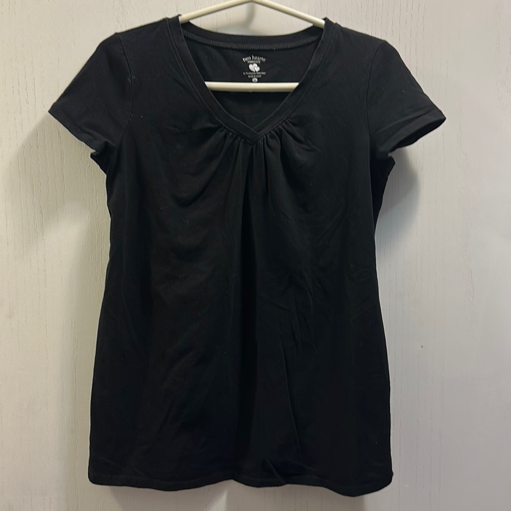 two hearts Maternity T Shirt. Short sleeve. Black. V neck. Size medium
